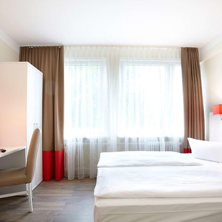 Hotel Ostseehalle Kiel By Premiere Classe Exteriör bild