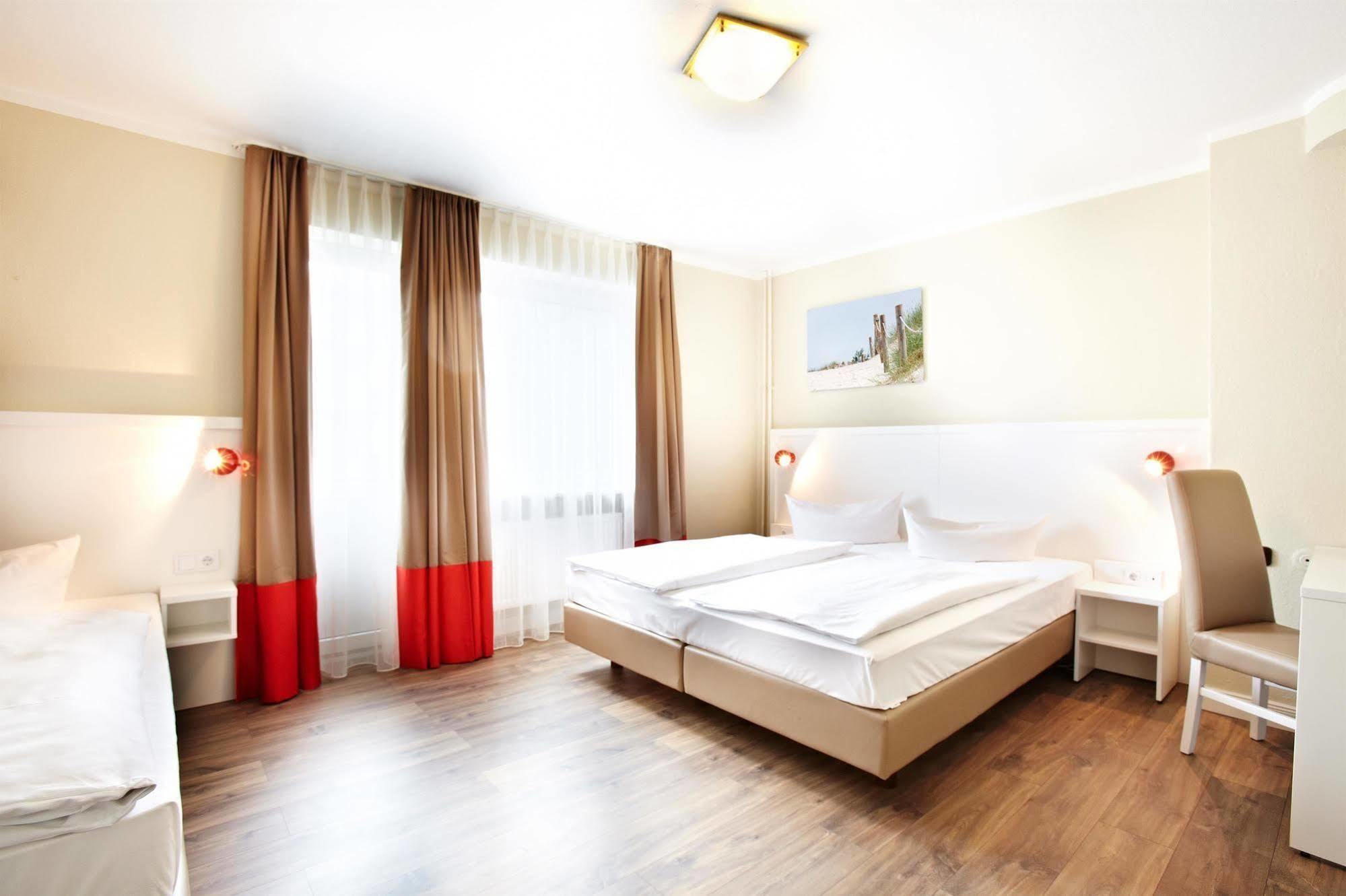 Hotel Ostseehalle Kiel By Premiere Classe Exteriör bild